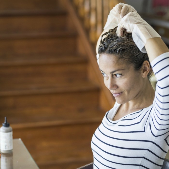 Metallic salts in hair dye